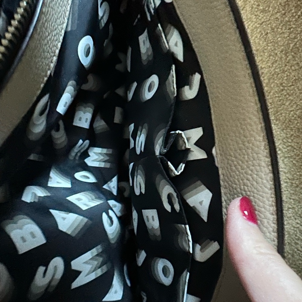 Gently Used Marc Jacobs Lock That Tote View 4